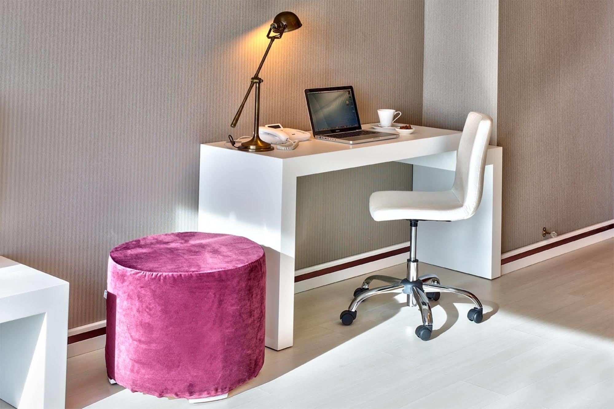 Flora Suites Atasehir Istambul Exterior foto