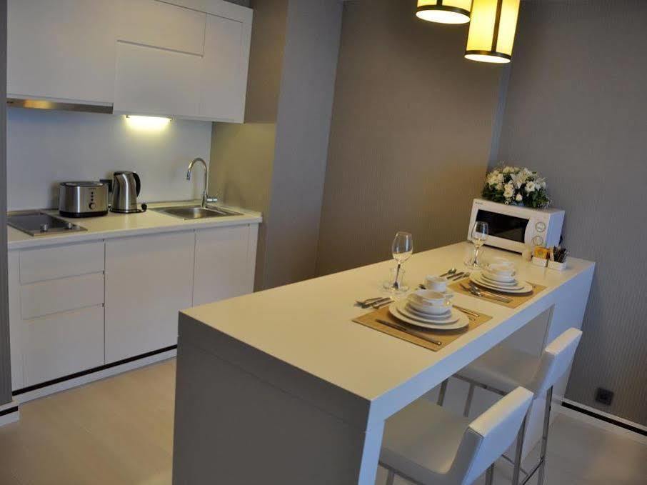 Flora Suites Atasehir Istambul Exterior foto